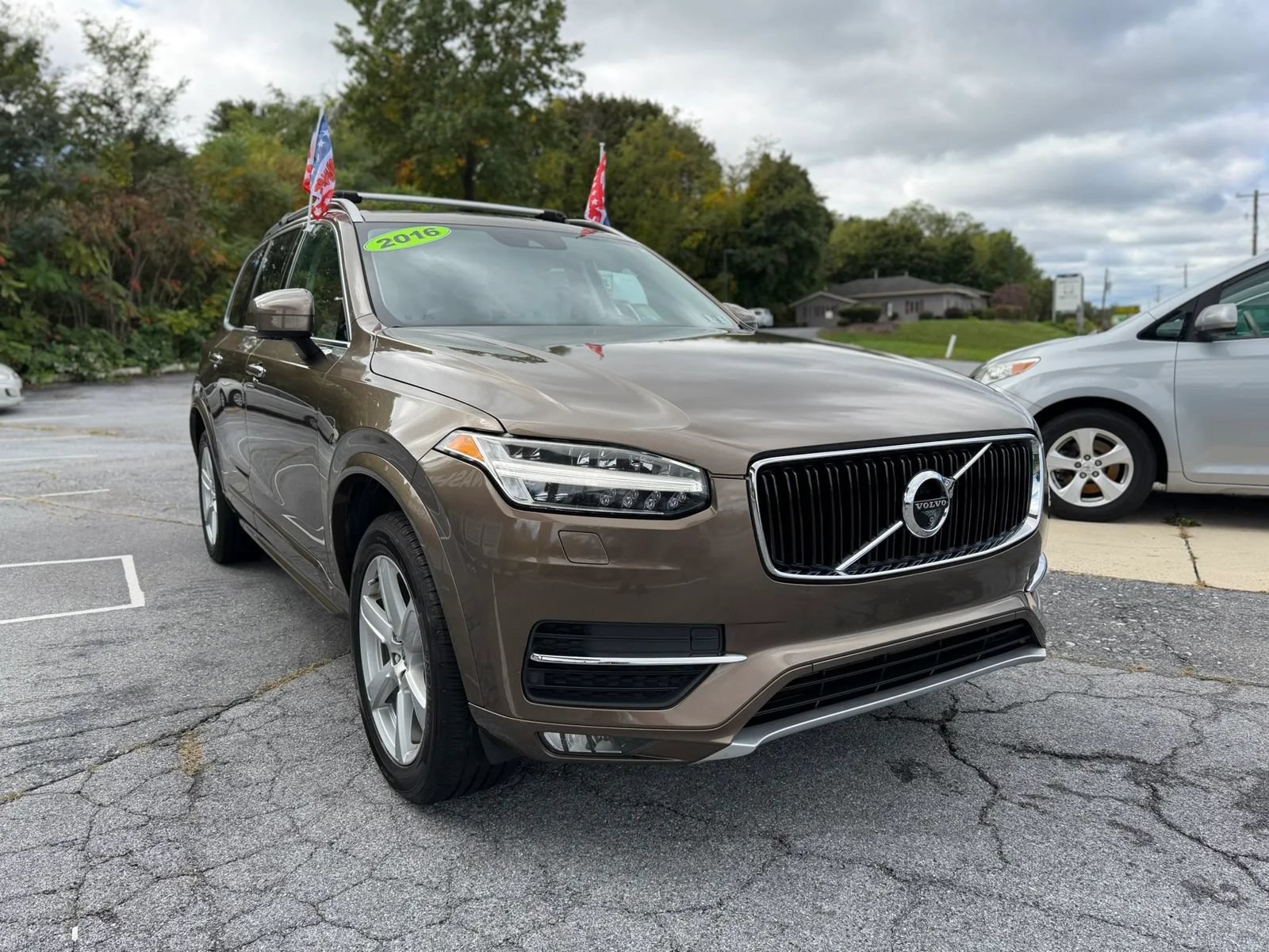 Used 2016 Volvo XC90 T6 Momentum w/ Momentum Plus Package AWD/4WD image 7