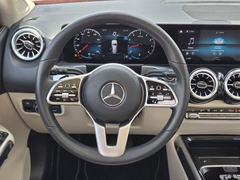 Used 2022 Mercedes-Benz GLB 250 w/ Premium Package Lite image 20