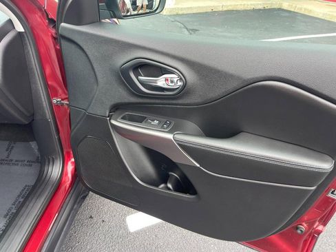 Used 2019 Jeep Cherokee Latitude Plus w/ Safety Group image 16