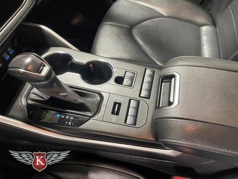 Used 2022 Toyota Highlander XLE AWD/4WD image 18