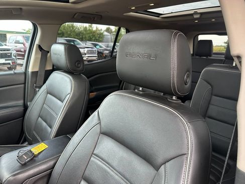 Used 2017 GMC Acadia Denali w/ Technology Package AWD/4WD image 14