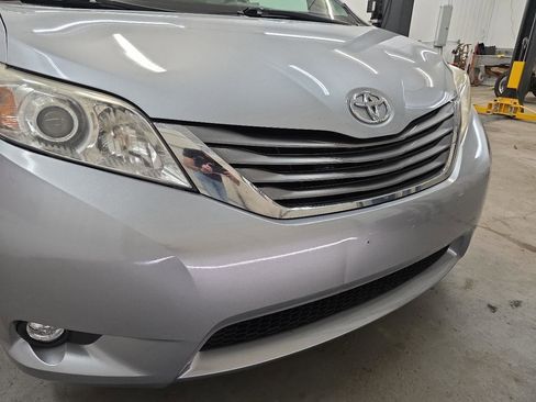 Used 2014 Toyota Sienna XLE FWD image 16