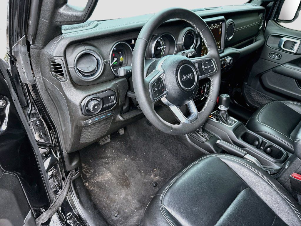 Used 2023 Jeep Wrangler Unlimited Sahara AWD/4WD image 10