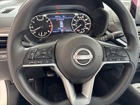 Used 2025 Nissan Altima 2.5 SV FWD image 28