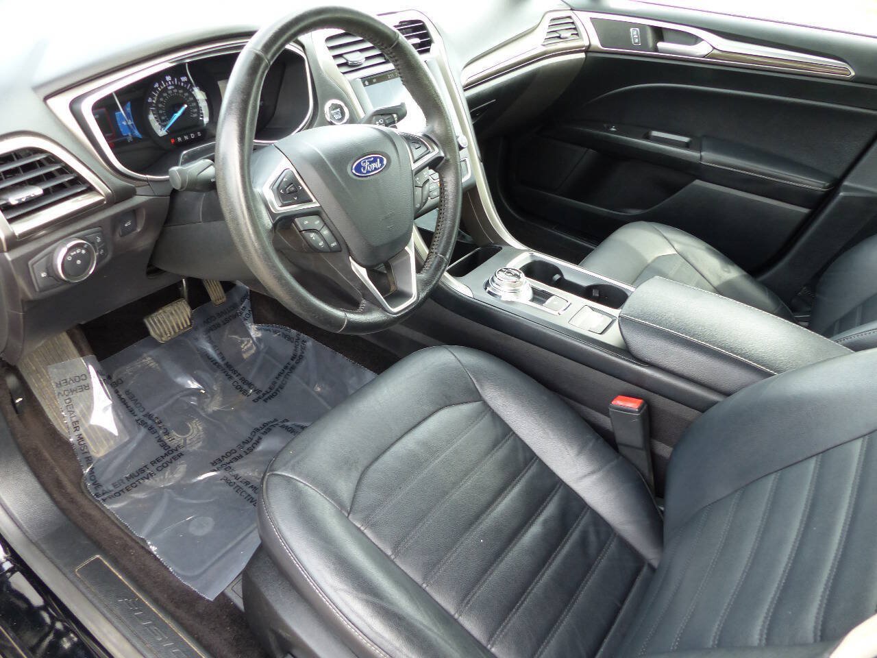 Used 2017 Ford Fusion SE w/ Fusion SE Technology Package FWD image 15