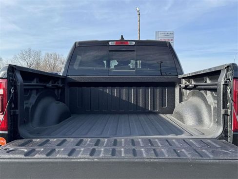 Used 2021 RAM 1500 Laramie w/ Sport Appearance Package image 17