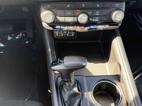 Used 2025 Dodge Durango GT RWD image 19