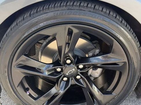 Used 2021 Chevrolet Camaro LT w/ Technology Package RWD image 9