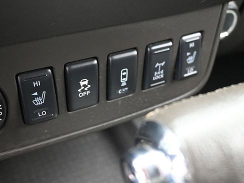 Used 2015 Nissan Frontier PRO-4X image 23