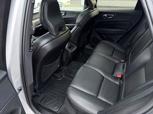 Used 2022 Volvo XC60 B5 Momentum w/ Climate Package image 20