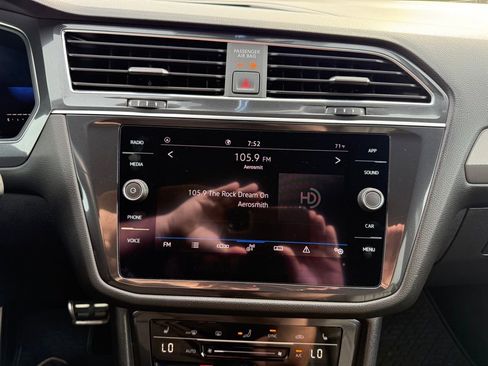 Used 2022 Volkswagen Tiguan SE R-Line FWD image 10