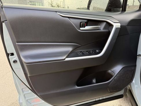 Used 2022 Toyota RAV4 XLE w/ Convenience Package AWD/4WD image 9