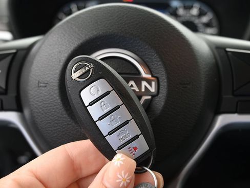 Used 2025 Nissan Altima 2.5 SV FWD image 31
