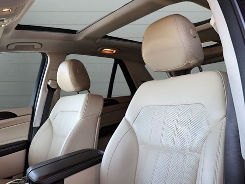 Used 2018 Mercedes-Benz GLE 350 image 2