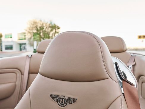 Used 2009 Bentley Azure image 39