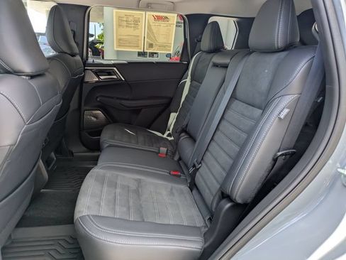 Used 2025 Mitsubishi Outlander SE AWD/4WD image 15