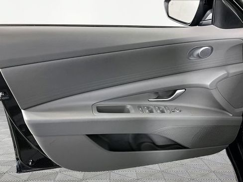 Used 2026 Hyundai Elantra SE FWD image 19