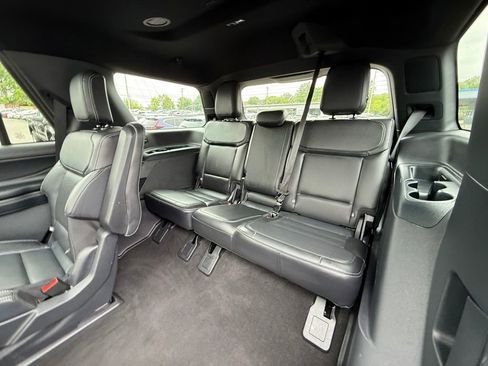 Used 2025 Ford Expedition Platinum w/ Stealth Appearance Package AWD/4WD image 27