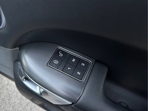 Used 2020 Land Rover Range Rover Sport SE image 47