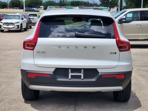 Used 2025 Volvo XC40 B5 Core AWD/4WD image 5