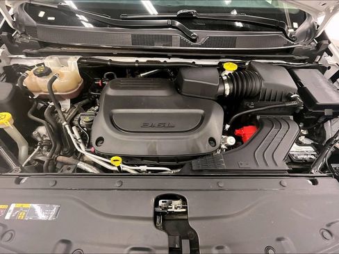 Used 2023 Chrysler Voyager LX FWD image 9