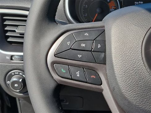 Used 2020 Jeep Cherokee Latitude Plus image 26