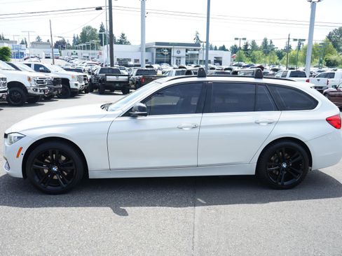 Used 2017 BMW 330i xDrive Wagon AWD/4WD image 2
