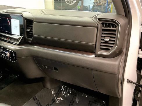 Used 2024 GMC Sierra 1500 SLT AWD/4WD image 15