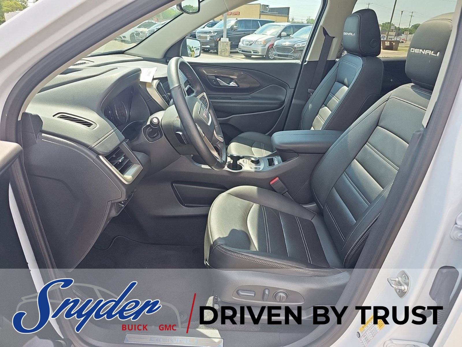 Used 2024 GMC Terrain Denali w/ Denali Premium Package AWD/4WD image 9