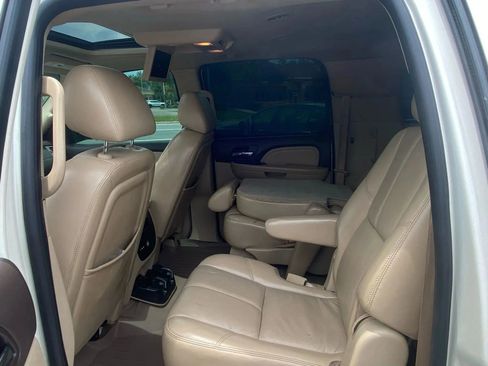 Used 2009 GMC Yukon XL Denali AWD/4WD image 12