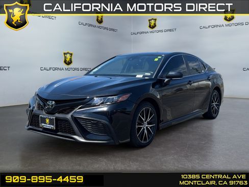 Used 2022 Toyota Camry SE FWD image 1