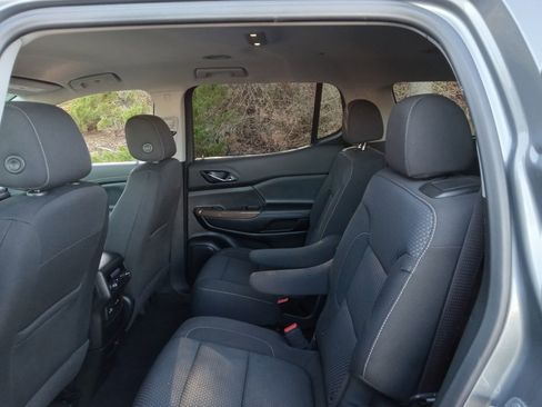 Used 2021 GMC Acadia SLE w/ Driver Convenience Package image 24