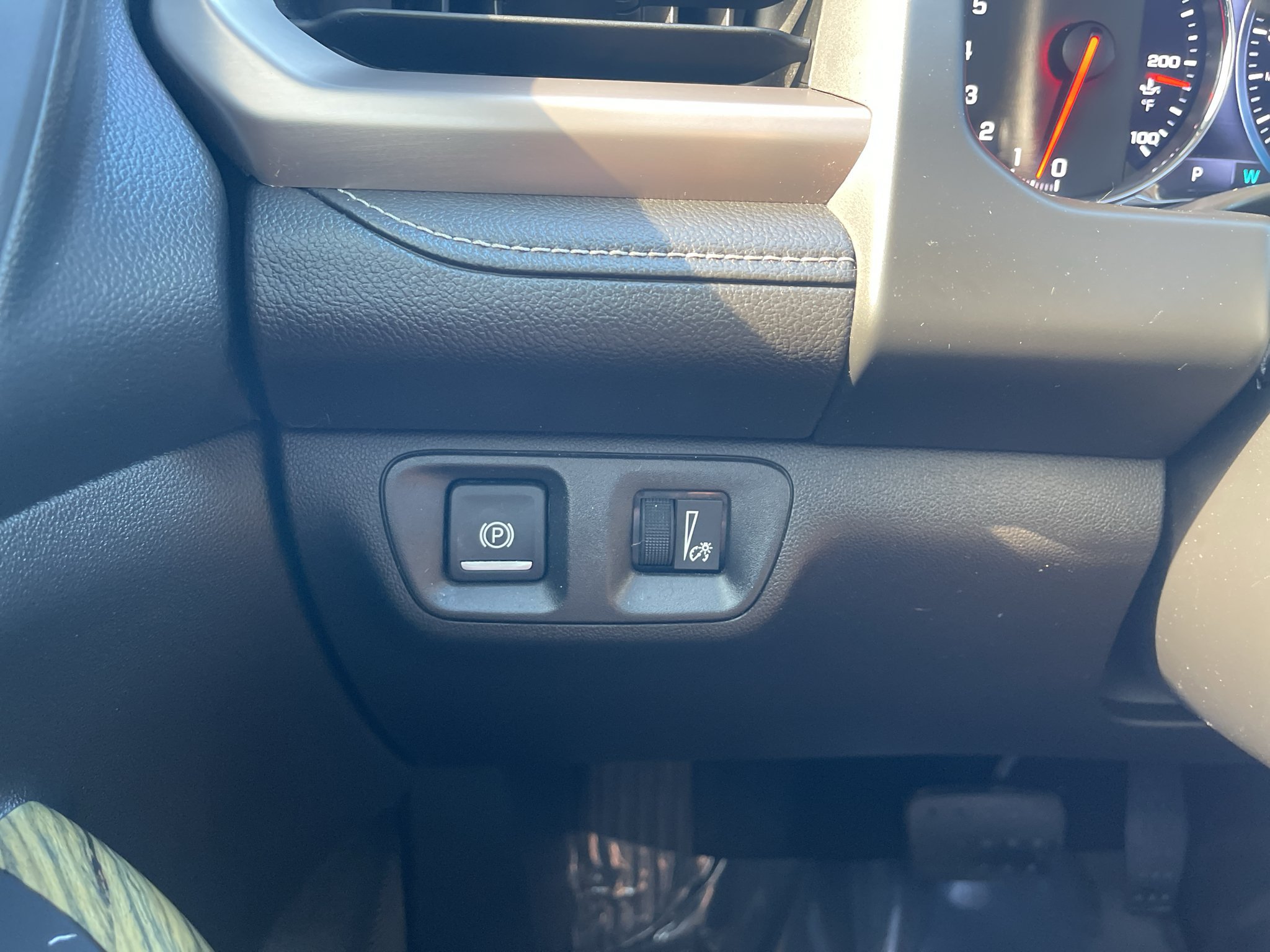 Used 2018 GMC Acadia Denali w/ Technology Package AWD/4WD image 16