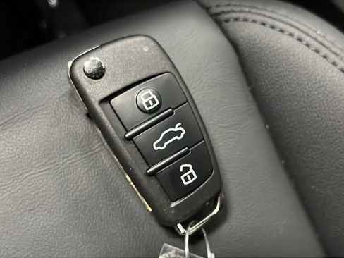 Used 2024 Audi Q3 2.0T Premium w/ Convenience Package AWD/4WD image 39