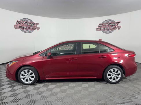 Used 2022 Toyota Corolla LE image 4