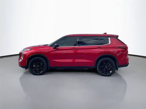 Used 2023 Mitsubishi Outlander SE image 4