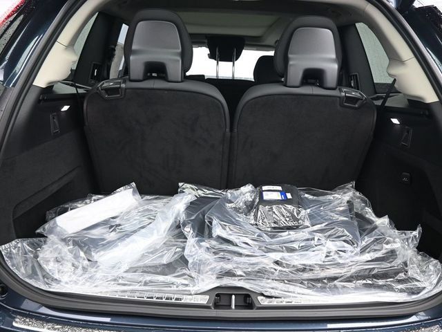New 2026 Volvo XC90 B6 Plus w/ Protection Package Premier AWD/4WD image 33