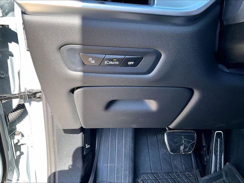 Used 2025 BMW X6 xDrive40i w/ Climate Comfort Package image 32