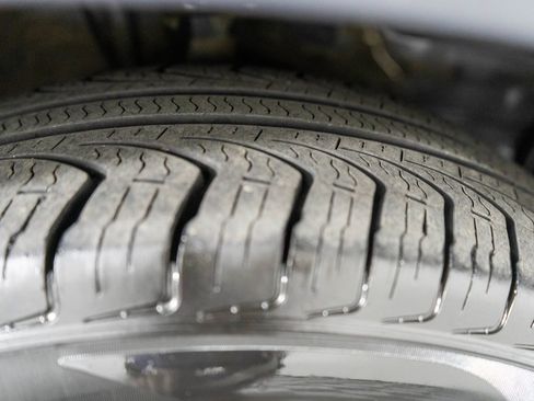 Used 2015 Toyota Prius Four image 30