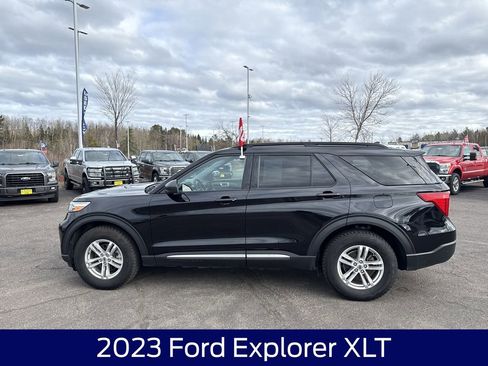 Used 2023 Ford Explorer XLT AWD/4WD image 10
