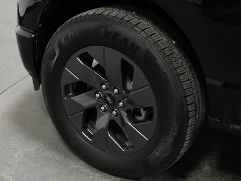 Used 2025 Ford F150 Lightning Lariat image 10