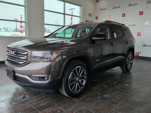 Used 2019 GMC Acadia SLT w/ LPO, Adventure Package image 4
