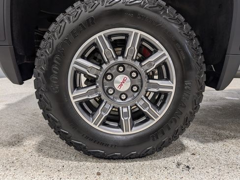 Used 2024 GMC Sierra 1500 AT4 w/ AT4 Preferred Package AWD/4WD image 13