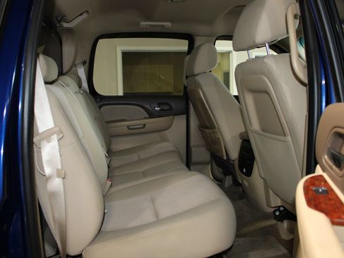 Used 2013 Chevrolet Avalanche LS RWD image 30