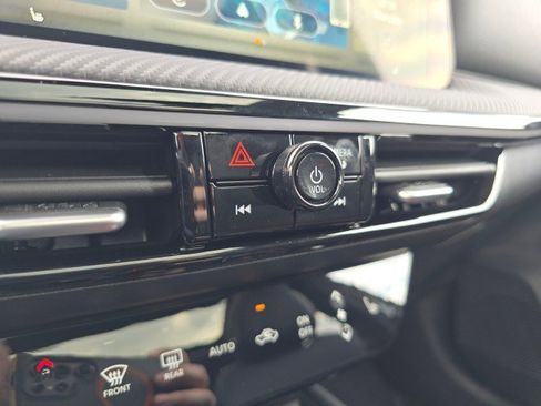 New 2025 Nissan Kicks SR w/ SR Premium Package image 39