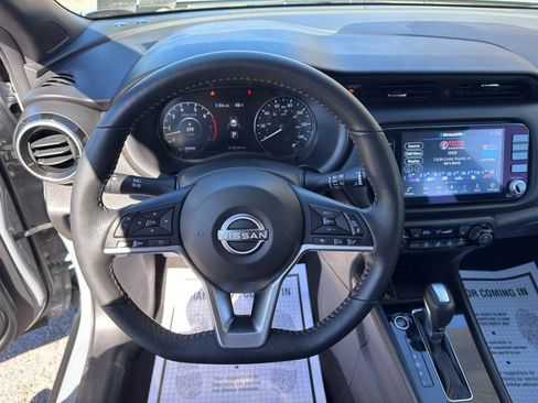 Used 2022 Nissan Kicks SR w/ Premium Package FWD image 18
