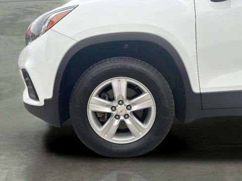Used 2017 Chevrolet Trax LS AWD/4WD image 31