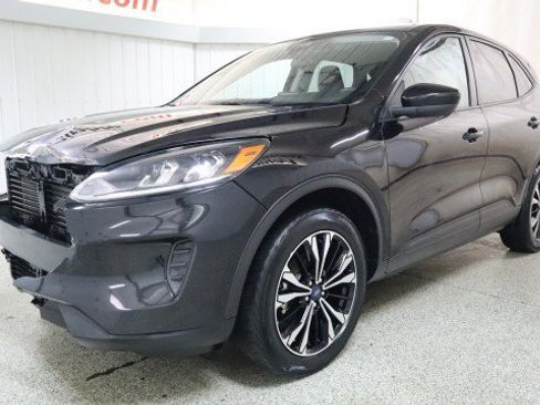 Used 2021 Ford Escape SE w/ SE Sport Appearance Package image 2
