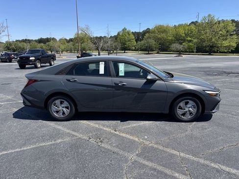 New 2026 Hyundai Elantra SE FWD image 8