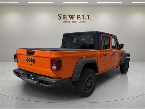 New 2025 Jeep Gladiator Sport image 5